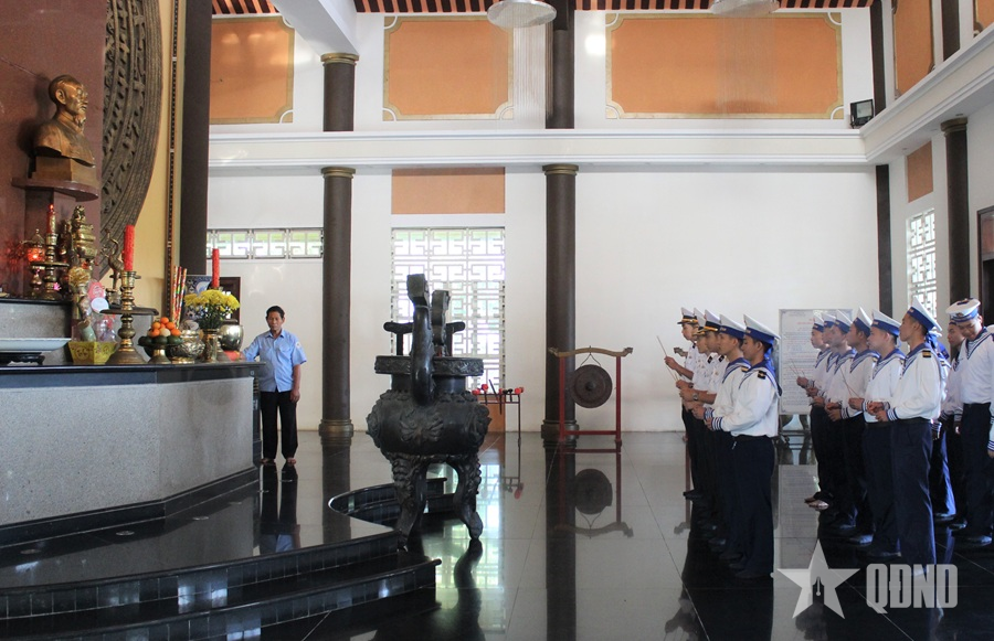 Lữ đoàn 171, Vùng 2 Hải quân tổ chức cho chiến sĩ chuẩn bị xuất ngũ tri ân các Anh hùng liệt sĩ